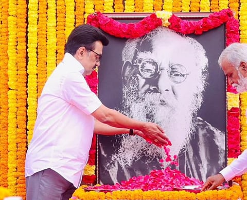 பெரியார் திருவுருவப்படத்திற்கு மலர்தூவி மரியாதை செலுத்தும் முதல்வர் மு.க.ஸ்டாலின்.