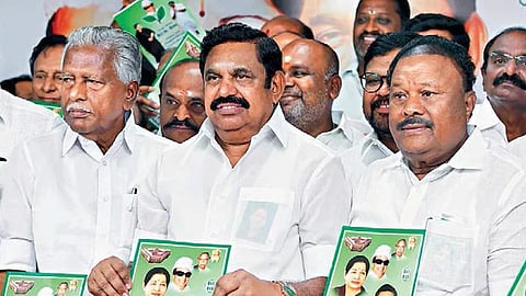 கே.பி.முனுசாமி - எடப்பாடி  பழனிசாமி - திண்டுக்கல் சீனிவாசன்.