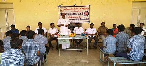 வாழப்பாடி அரசுப் பள்ளியில்
நாட்டு நலப்பணித் திட்ட முகாம் தொடக்க விழா