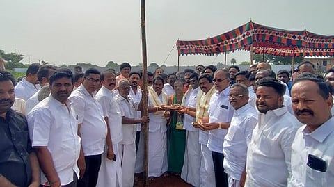 கவரப்பேட்டையில் அதிமுக மக்கள் சந்திப்பு நிகழ்வு ஏற்பாடுகள் மும்முரம்