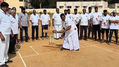 நிம்மியம்பட்டில் கிரிக்கெட் போட்டி: எம்எல்ஏ தொடங்கி வைத்தாா்