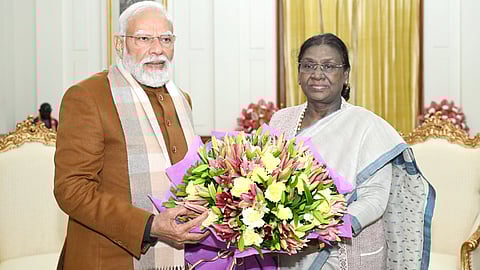 குடியரசுத் தலைவருடன் பிரதமர் மோடி திடீர் சந்திப்பு