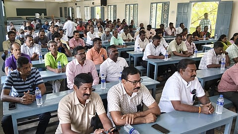  பாளையங்கோட்டையில் நடைபெற்ற ஜாக்டோ-ஜியோ ஆயத்த மாநாட்டில் பங்கேற்றோா்.  