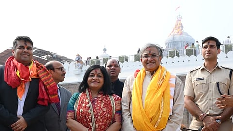 குடும்பத்துடன் புரி ஜெகநாதர் கோயிலில்  தலைமைத் தேர்தல் ஆணையர் ஞானேஷ் குமார்