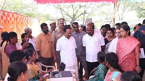 ‘நலம் காக்கும் ஸ்டாலின்’ சிறப்பு மருத்துவ முகாமை ஆய்வு செய்த மக்கள் நல்வாழ்வுத் துறை அமைச்சா் மா.சுப்பிரமணியன் 