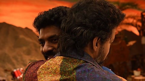 விஜய்யுடன் திலீப் குமார் (கோப்புப் படம்)