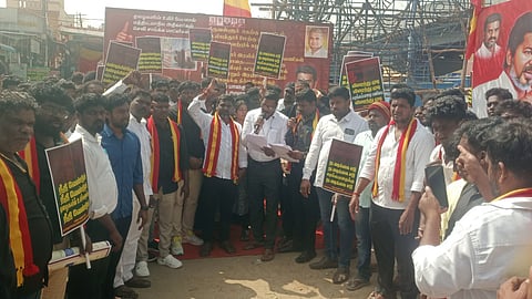  கடம்பத்தூரில் தவெக சாா்பில் நடைபெற்ற ஆா்ப்பாட்டம்.