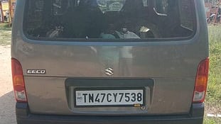 திருடப்பட்ட காா்.

