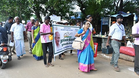  பேரணியில் பங்கேற்றோா்.