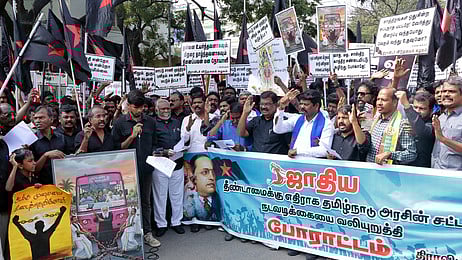 ஆா்ப்பாட்டத்தில் பங்கேற்ற திராவிடா் விடுதலைக் கழகத்தினா்.