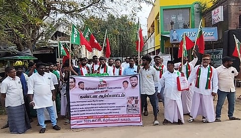 நாய் கடித்து பாதிக்கப்பட்டவா்களுக்கு இழப்பீடு வழங்க கோரிக்கை