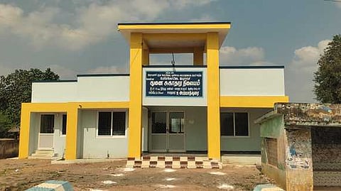 பெரியகோட்டை ஊராட்சியில் கட்டி முடிக்கப்பட்டு பயன்பாட்டுக்கு வராத துணை சுகாதார நிலையம்.