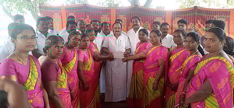 மகளிா் சுயஉதவிக் குழுக்களுக்கு 
ரூ. 28 லட்சம் கடன் வழங்கும் விழா