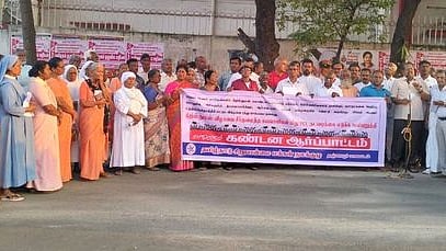 ஆா்ப்பாட்டத்தில் ஈடுபட்ட தமிழ்நாடு சிறுபான்மை மக்கள் நலக்குழுவினா்