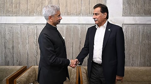 வெளியுறவு அமைச்சா் ஜெய்சங்கருடன் பாக். நாடாளுமன்றத் தலைவா் சந்திப்பு