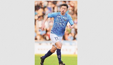 ஓய்வுபெறும் வயதிலும் ஓடி விளையாடும் வீரா் 