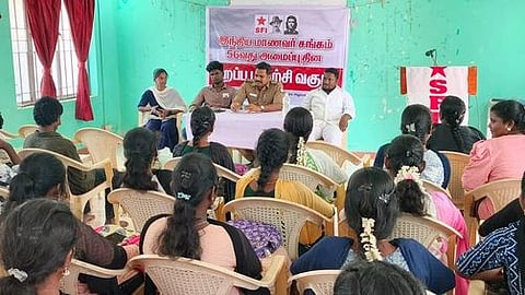 போதை ஒழிப்புக் கருத்தரங்கில் பேசிய நகரக் காவல் ஆய்வாளா் சுகுமாறன்