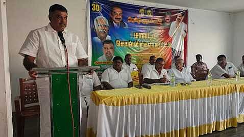 பல்லடம் அருகே உள்ள பொங்கலூரில் நடைபெற்ற திருப்பூா் புகா் மாவட்ட மதிமுக செயல்வீரா்கள் கூட்டம்.