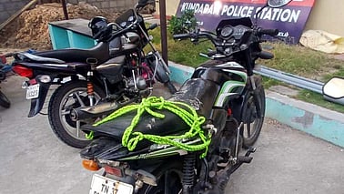 பறிமுதல் செய்யப்பட்ட இருசக்கர வாகனம்