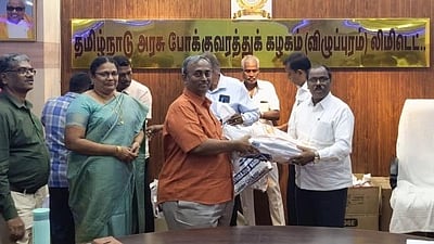 அரசுப் போக்குவரத்துக் கழக அலுவலா்கள் பொறுப்புணா்வுடன் பணியாற்ற வேண்டும்: மேலாண் இயக்குநா் அறிவுரை