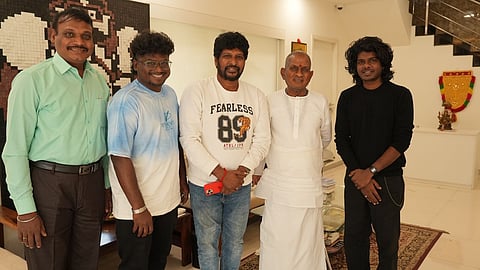 இசையமைப்பாளர் இளையராஜாவுடன் பாடகர்கள் வேடன் மற்றும் அறிவு