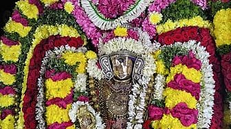 தேருக்குள் எழுந்தருளிய மாணிக்கவாசகா்