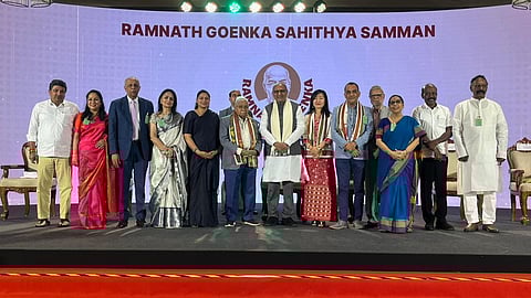 ராம்நாத் கோயங்கா சாகித்திய சம்மான் விருது பெற்றவர்களுடன் குடியரசுத் துணைத் தலைவர் சி.பி. ராதாகிருஷ்ணன் மற்றும் தமிழக அமைச்சர்கள் பழனிவேல் தியாகராஜன், மா. சுப்பிரமணியன், தி நியூ இந்தியன் எக்ஸ்பிரஸ் குழுமத்தின் தலைவா் மனோஜ் குமாா் சொந்தாலியா, குழுமத்தின் தலைமைச் செயல் நிர்வாகி லட்சுமி மேனன், தி நியூ இந்தியன் எக்ஸ்பிரஸின் ஆசிரியர் குழு இயக்குநர் பிரபு சாவ்லா, தி நியூ இந்தியன் எக்ஸ்பிரஸ் ஆசிரியர் சந்த்வானா பட்டாச்சார்ய, தினமணி ஆசிரியர் கி.வைத்தியநாதன்.