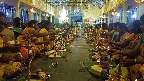 அத்திவெட்டி மாரியம்மன்  கோயிலில் விளக்கு பூஜை