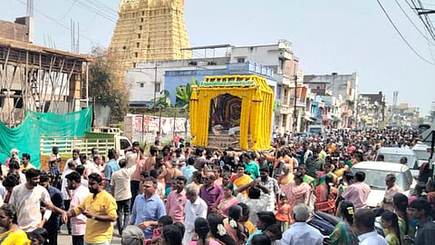  தெற்கு ரத வீதியில் வீதியுலா வந்த நடராஜா். 