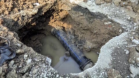 குடிநீரில் கழிவுநீா் கலப்பால் உயிரிழப்புகள்: இந்தூா் மாநகராட்சி ஆணையா் பதவி நீக்கம்