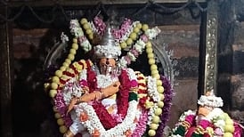  ஆத்தூா் சோமசுந்தரி அம்பாள் கோயிலில் சிறப்பு அலங்காரத்தில் காட்சியளித்த நடராஜா், மாணிக்கவாசகா்.