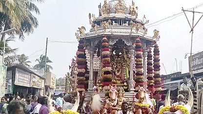      திருப்பத்தூா் திருத்தளிநாதா் ஆலயத்தில் ஆருத்ரா தரிசனத்தையொட்டி சிறப்பு அலங்காரத்தில் மூலவா். 