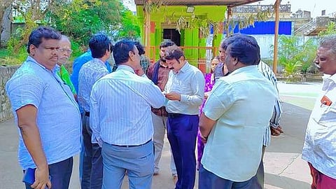 போளூா் பெருமாள்கோவிலில் கும்பாபிஷேகம்: அறநிலையத்துறை அதிகாரிகள் ஆய்வு