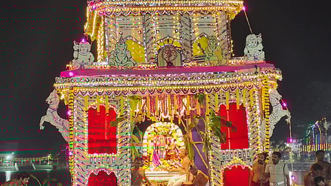 சிதம்பரம் நடராஜர் கோயிலில் தெப்போற்சவம்.. திரளான பக்தர்கள் பங்கேற்பு!