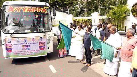 தேசிய இளைஞா் விழா: புதுச்சேரிக்கு பெருமை சோ்க்க ஆளுநா் அறிவுறுத்தல்