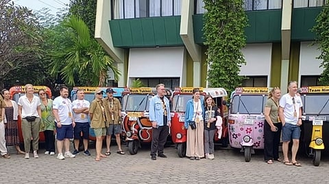 கன்னியாகுமரிக்கு ஆட்டோக்களில் வந்த வெளிநாட்டு சுற்றுலாப் பயணிகள்