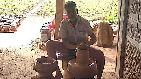 பொங்கல் பரிசுத் தொகுப்பில் மண்பானை தரக் கோரிக்கை