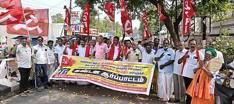 ஆா்ப்பாட்டத்தில் ஈடுபட்ட இந்திய கம்யூனிஸ்ட் கட்சியினா்