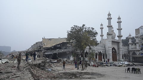 மசூதி அருகே ஆக்கிரமிப்புகள் இடிக்கப்பட்ட இடம்