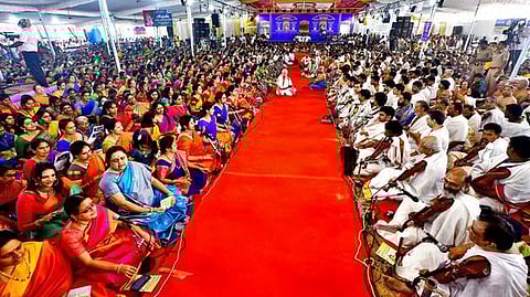 திருவையாறு ஆராதனை விழாவில் பஞ்சரத்ன கீா்த்தனை: ஆயிரத்துக்கும் அதிகமான இசைக் கலைஞா்கள் பங்கேற்பு