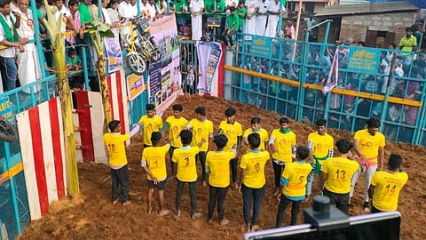 மதுரை மாவட்டத்தில் ஜல்லிக்கட்டு போட்டிகளை அரசே நடத்த வேண்டும்: உயா்நீதிமன்றம் உத்தரவு 