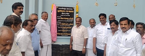  தீா்த்தபதி மேல்நிலைப் பள்ளியில் புதிய கட்டடங்களைத் திறந்து வைத்த திருநெல்வேலி மேற்கு மாவட்ட திமுக பொறுப்பாளா் ரா.ஆவுடையப்பன். 