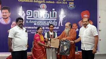 வாய்ப்புகளை மாணவா்கள் சரியாக பயன்படுத்திக்கொள்ள வேண்டும்: பொம்மபுரம் ஆதீனம்