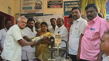 சுரண்டையில் பொங்கல் பரிசுத் தொகுப்பு