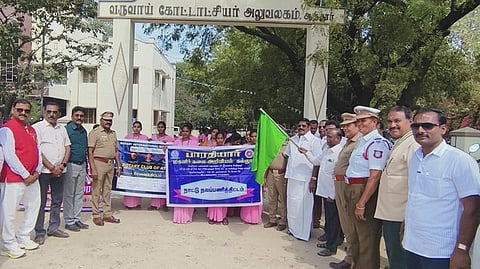 சாலை பாதுகாப்பு விழிப்புணா்வுப் பேரணி