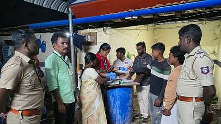 வடமாநிலத் தொழிலாளா்களுக்கு ரத்தப் பரிசோதனை