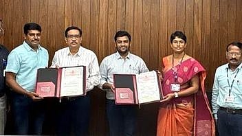 புரிந்துணா்வு ஒப்பந்தம் கையொப்பமிடும் நிகழ்வில் பங்கேற்றோா்.