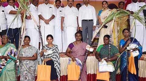 விழுப்புரம் மாவட்டத்தில் 6.29 லட்சம் பயனாளிகளுக்கு பொங்கல் பரிசுத் தொகுப்பு விநியோகம்  தொடக்கம்: ஜன.13 வரை பெறலாம்