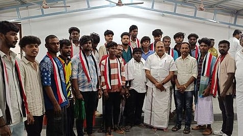 மாற்றுக்கட்சியினா் அதிமுகவில் ஐக்கியம்