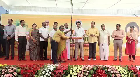 பொங்கல் பரிசுத் தொகுப்பு வழங்கும் பணிகளை முதல்வர் ஸ்டாலின் தொடக்கி வைத்தார் 